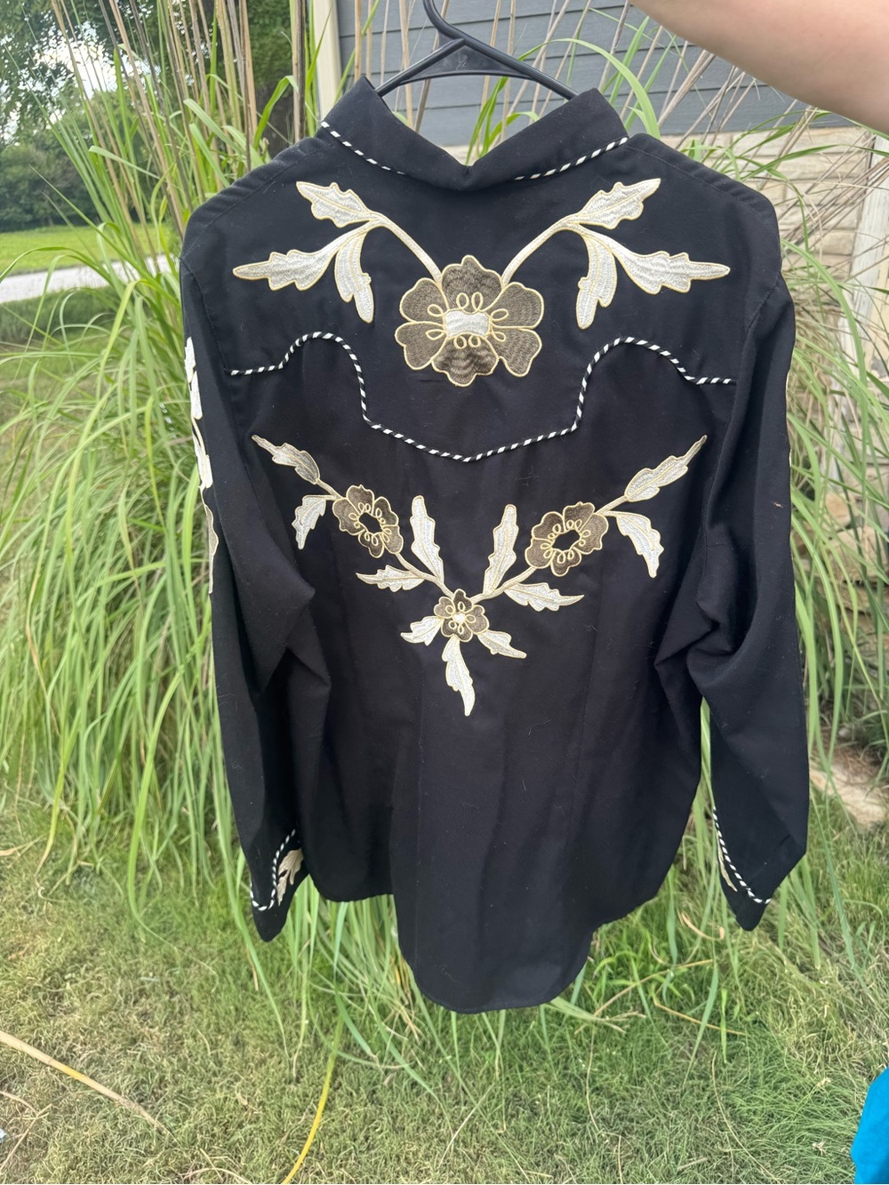 Roper Black Button-Down Shirt with Gold Floral Embroidery - Picture 2 of 2